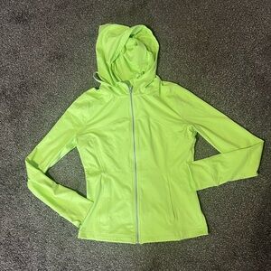 Fitted size large hooded jacket/snubs like